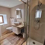 Cosy Gite, King Bed, Fast Wifi * Jungholtz