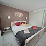 Cosy Gite, King Bed, Fast Wifi Apartment