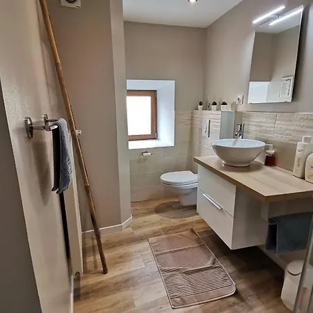 Cosy Gite, King Bed, Fast Wifi